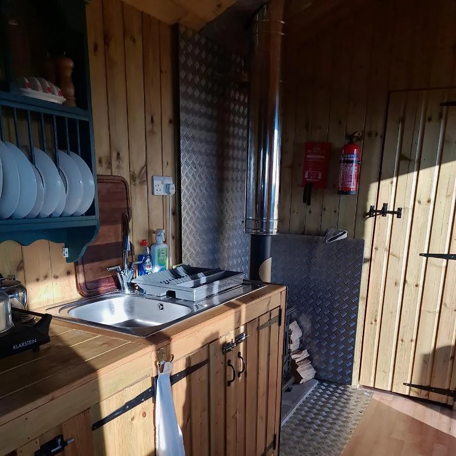 Lower Haven Shepherds Hut Bath 0*,