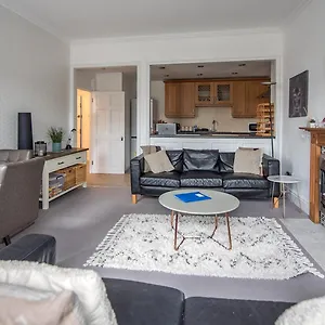 Grosvenor Pad - Lovely 2-bed Flat - Free On Street Parking Apartment